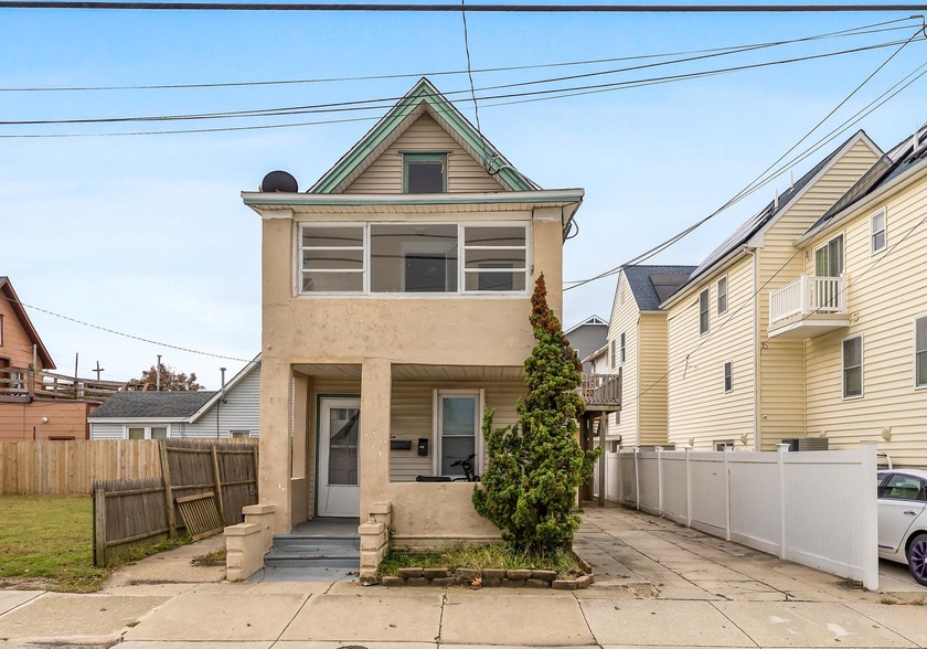 Great investment opportunity in Wildwood!  This Duplex has 2 - Beach Townhome/Townhouse for sale in Wildwood, New Jersey on Beachhouse.com