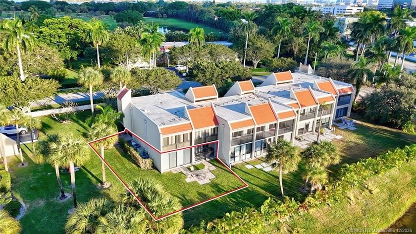 This stunning two bedroom, two-bathroom first floor end-unit - Beach Condo for sale in West Palm Beach, Florida on Beachhouse.com