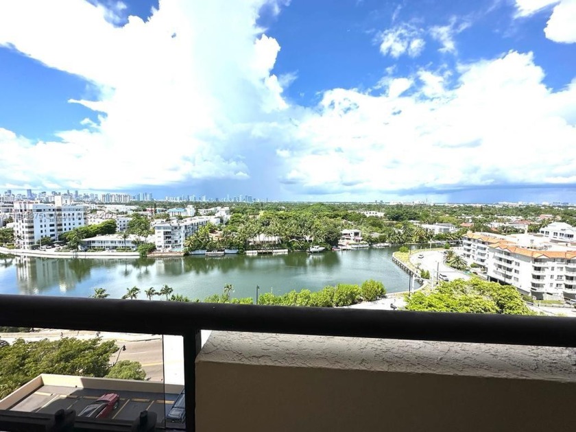 GREAT VIEWS OF THE MIAMI SKYLINE AND BISCAYNE BAY FROM THE 12TH - Beach Condo for sale in Miami Beach, Florida on Beachhouse.com