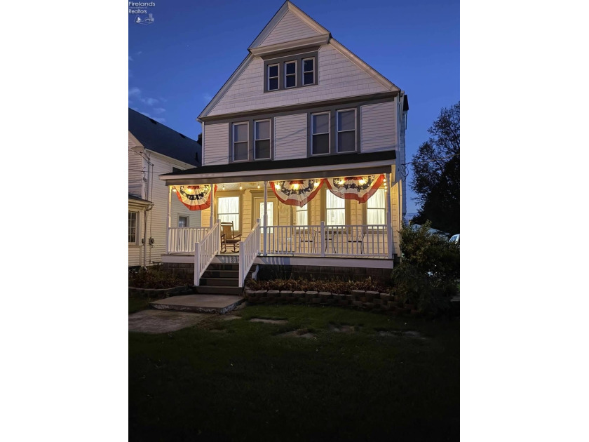 Spacious 5-Bedroom Home in Vermilion's Historic Harbour Town - Beach Home for sale in Vermilion, Ohio on Beachhouse.com