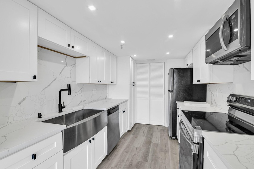 SPECTACULAR, LARGE PENTHOUSE NEWLY RENOVATED 1 BR & 1.5,Must see - Beach Condo for sale in Boca Raton, Florida on Beachhouse.com