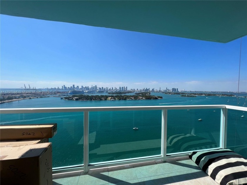 Enjoy breathtaking views of the Miami skyline, bay, islands, and - Beach Condo for sale in Miami Beach, Florida on Beachhouse.com