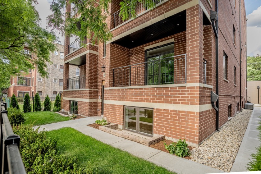 Developer's closeout.  Last Unit left!  Introducing 4441 N - Beach Townhome/Townhouse for sale in Chicago, Illinois on Beachhouse.com