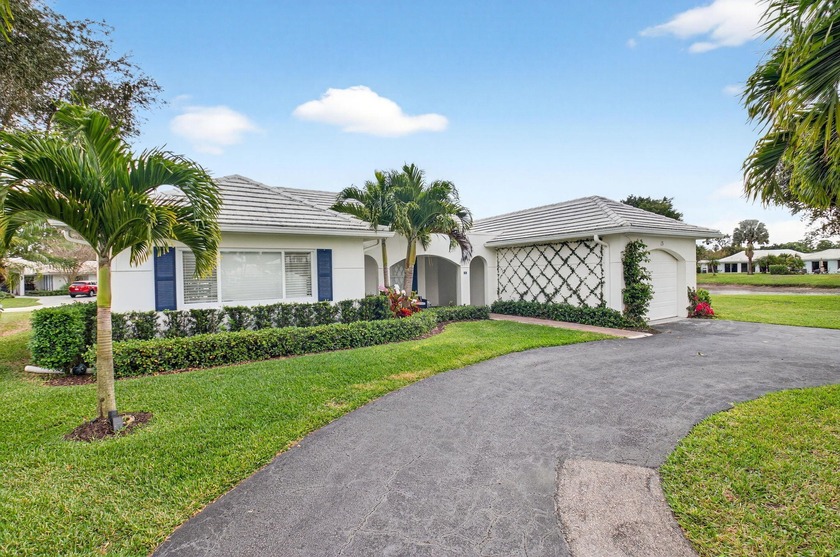 COMPLETELY REMODELED VILLA OVERLOOKING THE LAKE, NEWER ROOF, NEW - Beach Home for sale in Boynton Beach, Florida on Beachhouse.com