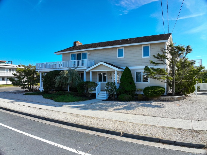 North-End Beach Block Corner Discover a hard-to-find 60' x 110' - Beach Home for sale in Avalon, New Jersey on Beachhouse.com