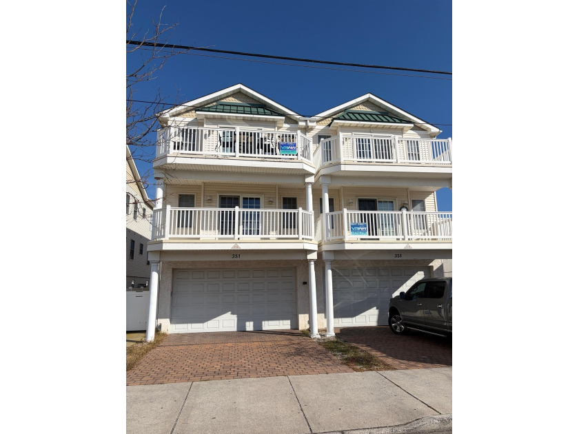Top floor 3 bed 2 bath unit in 4 unit building with ocean views - Beach Condo for sale in Wildwood, New Jersey on Beachhouse.com