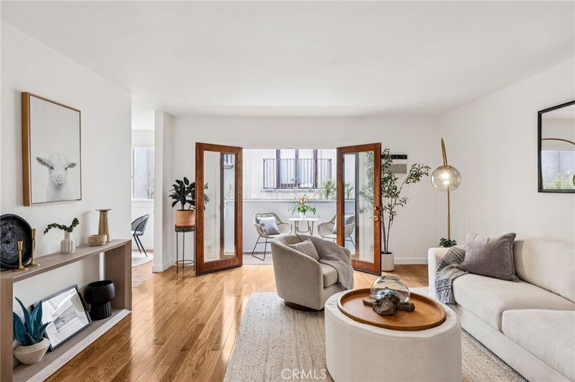 Incredible location north of Wilshire in Santa Monica! This - Beach Condo for sale in Santa Monica, California on Beachhouse.com