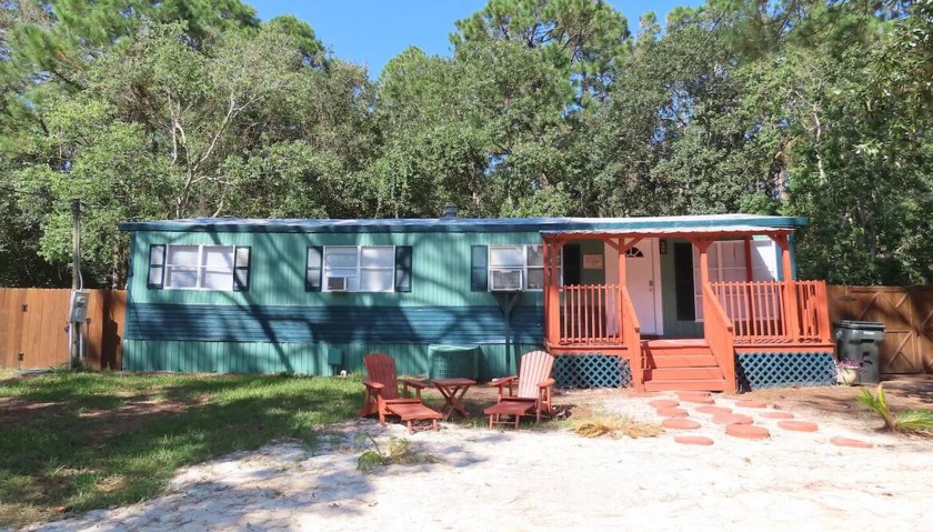 INVESTOR SPEACIAL! Great opportunity for a rental property that - Beach Home for sale in Navarre, Florida on Beachhouse.com