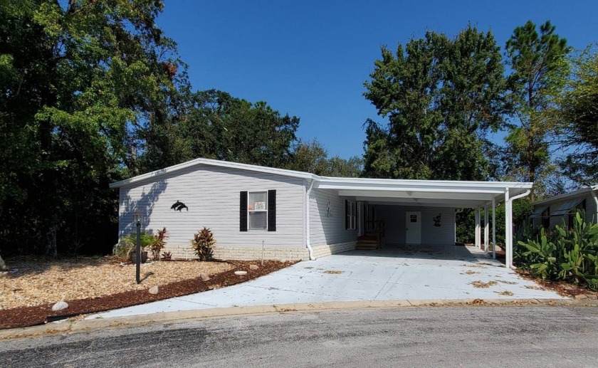 THIS HOME IS ON LEASED LAND WITH A MONTHLY LOT RENT OF $624 FOR - Beach Home for sale in Homosassa, Florida on Beachhouse.com