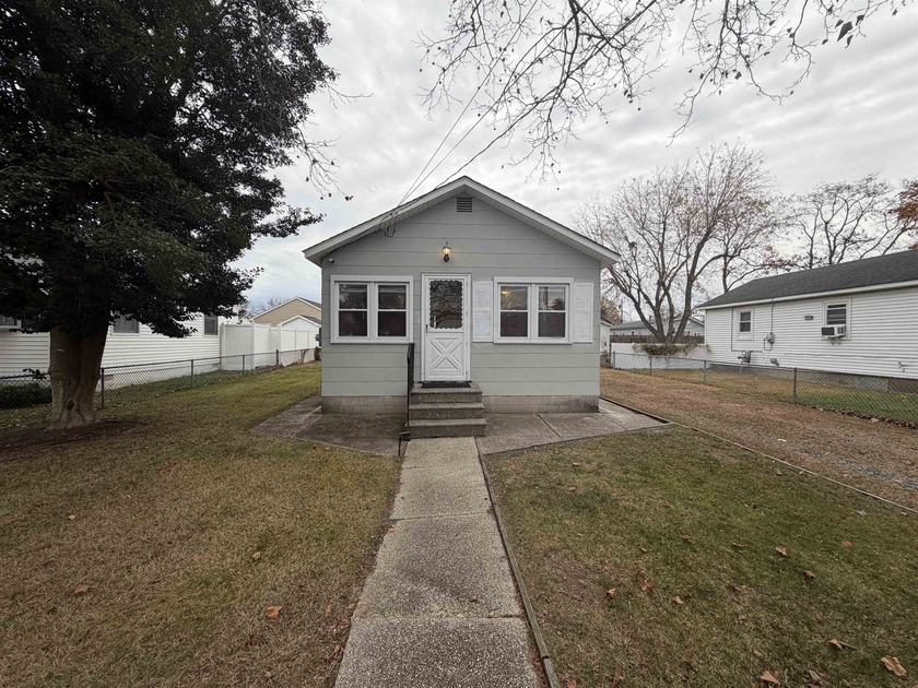 Your Coastal Canvas Awaits! This two-bedroom, one-bath - Beach Home for sale in Villas, New Jersey on Beachhouse.com