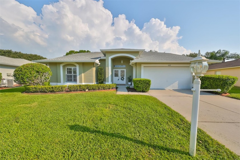 One or more photo(s) has been virtually staged. Welcome to a - Beach Home for sale in Trinity, Florida on Beachhouse.com