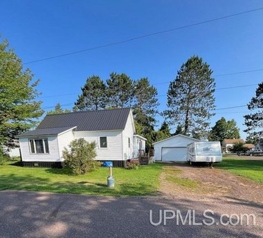 Cute cozy home with many updates and move-in ready! You'll enjoy - Beach Home for sale in Ontonagon, Michigan on Beachhouse.com