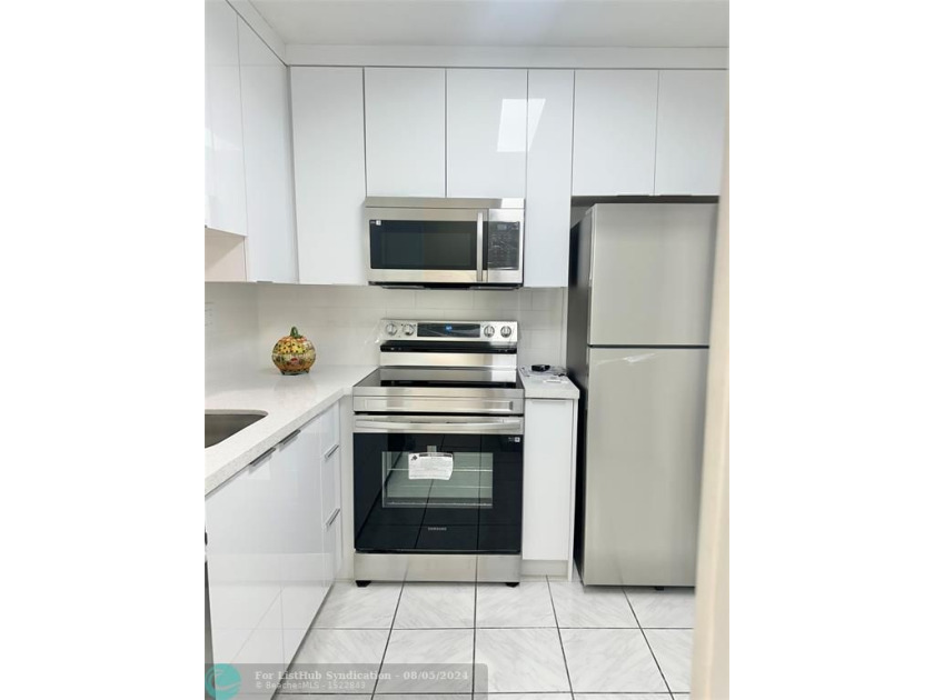 Welcome to this modern 2-bedroom, 2-bathroom condominium in a - Beach Condo for sale in Lauderdale Lakes, Florida on Beachhouse.com