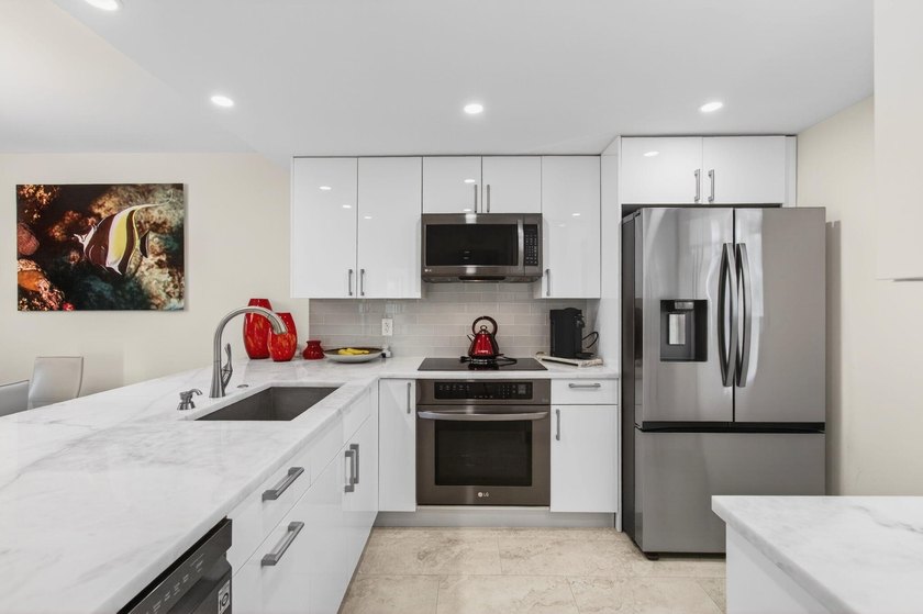 Welcome to this beautifully updated 2-bedroom, 2-bath corner - Beach Condo for sale in Boynton Beach, Florida on Beachhouse.com