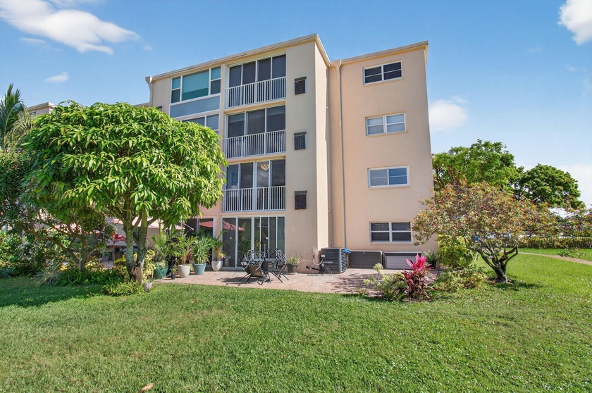 Welcome to this beautifully updated 2-bedroom, 2-bath corner - Beach Condo for sale in Boynton Beach, Florida on Beachhouse.com