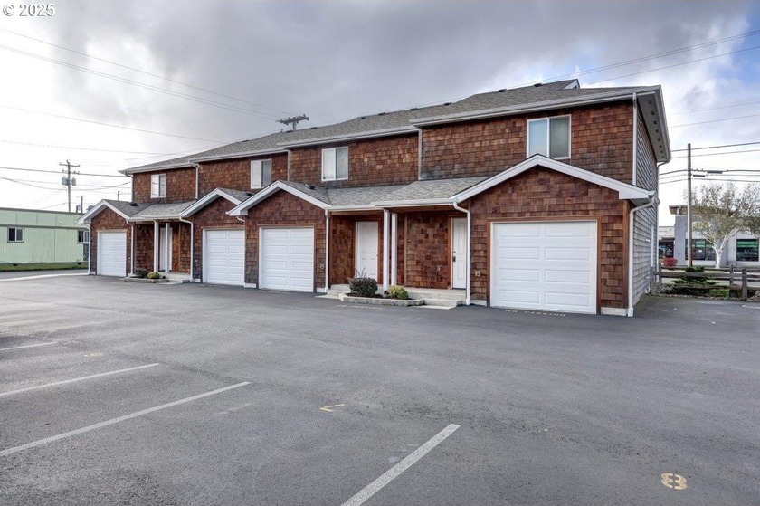 Located conveniently between Roosevelt and Holladay with EZ - Beach Home for sale in Seaside, Oregon on Beachhouse.com