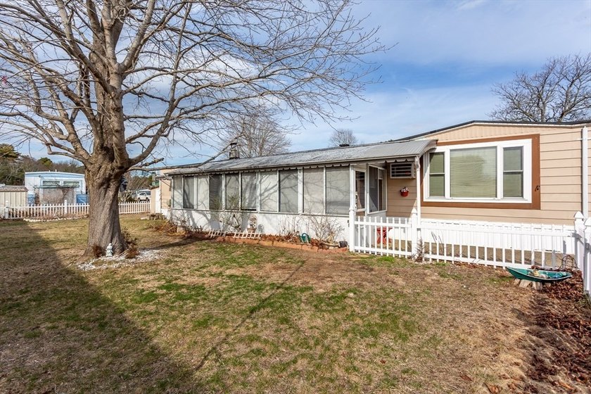 Step into a lifestyle of ease and simplicity in this charming - Beach Home for sale in Wareham, Massachusetts on Beachhouse.com