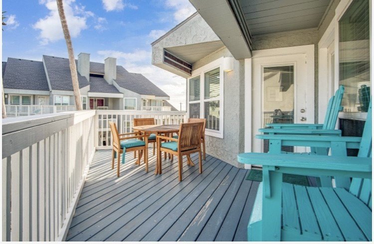 Beach condo with well above average rental income - Beach Condo for sale in Port Aransas, Texas on Beachhouse.com
