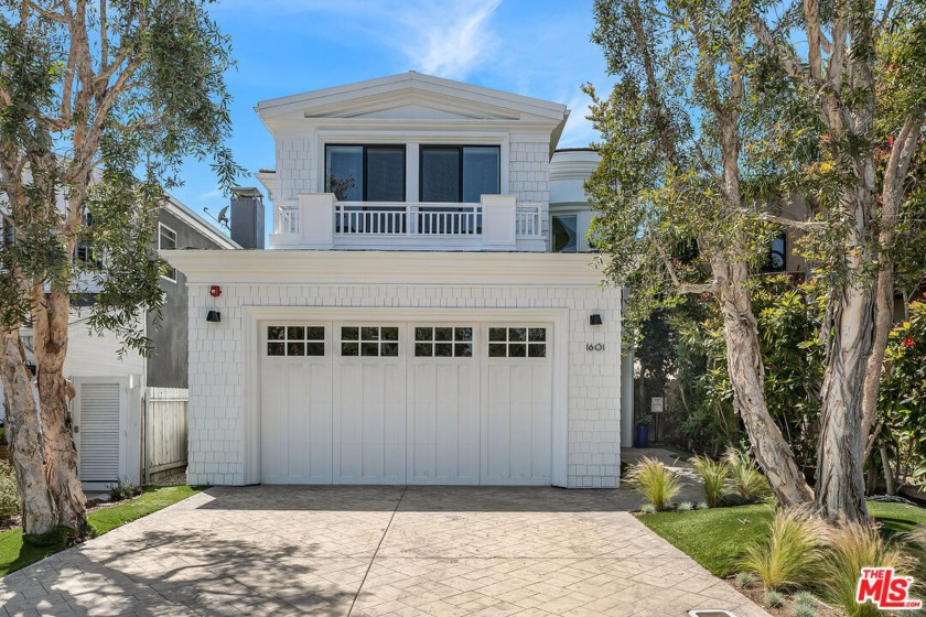 Originally built in 2011, with a to-the-studs renovation and - Beach Home for sale in Manhattan Beach, California on Beachhouse.com
