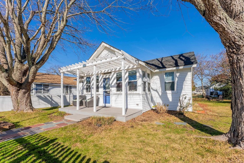 HIGHEST AND BEST DUE BY THURSDAY 12/11 BY 12PM. Just four houses - Beach Home for sale in Villas, New Jersey on Beachhouse.com