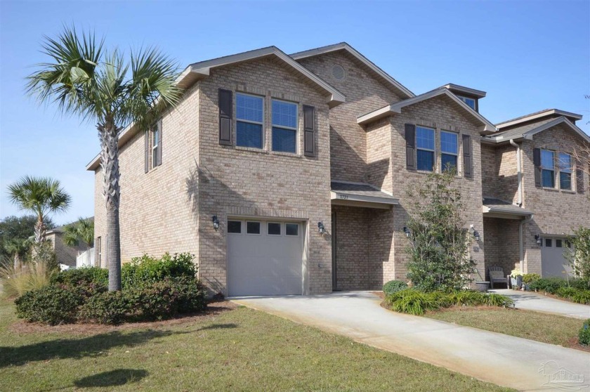 Immaculate 2017 Townhome, 3 bed/2.5 baths, Brick exterior, End - Beach Home for sale in Navarre, Florida on Beachhouse.com