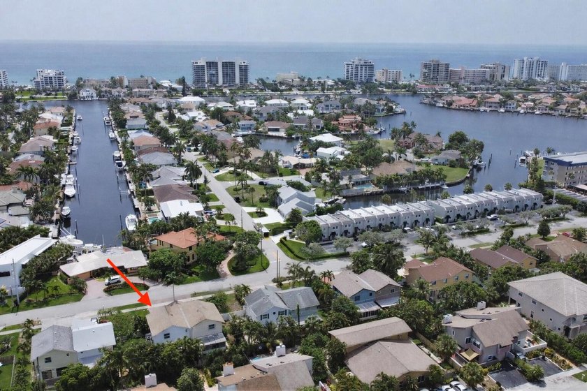 This sleek, updated residence blends modern function with warm - Beach Townhome/Townhouse for sale in Delray Beach, Florida on Beachhouse.com