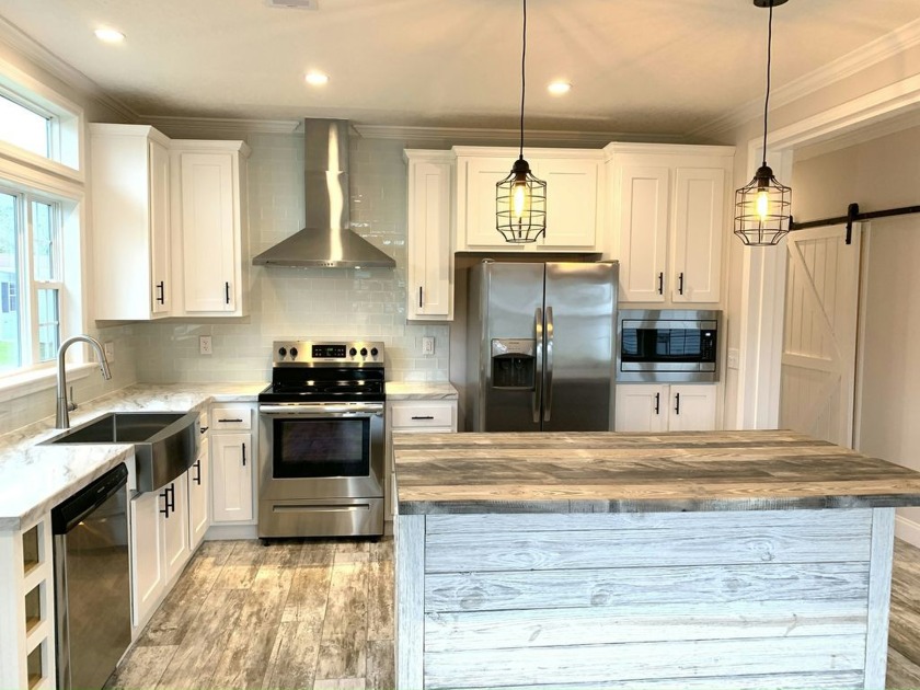 Don't miss this opportunity! Beautiful lakesite home at a great - Beach Home for sale in Vero Beach, Florida on Beachhouse.com