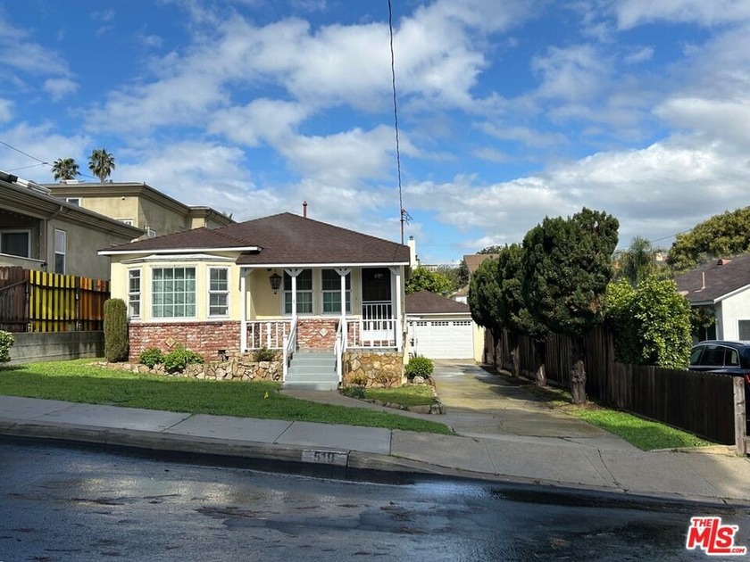 Charming, traditional starter home on a quiet street in the - Beach Home for sale in El Segundo, California on Beachhouse.com
