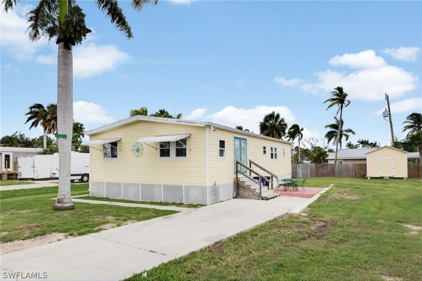 Beautiful, charming and fully furnished 2-bedroom, 2-bathroom - Beach Home for sale in Fort Myers, Florida on Beachhouse.com