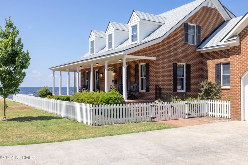 Historic Edenton NC Waterfront Home. 

Across the street from - Beach Home for sale in Edenton, North Carolina on Beachhouse.com