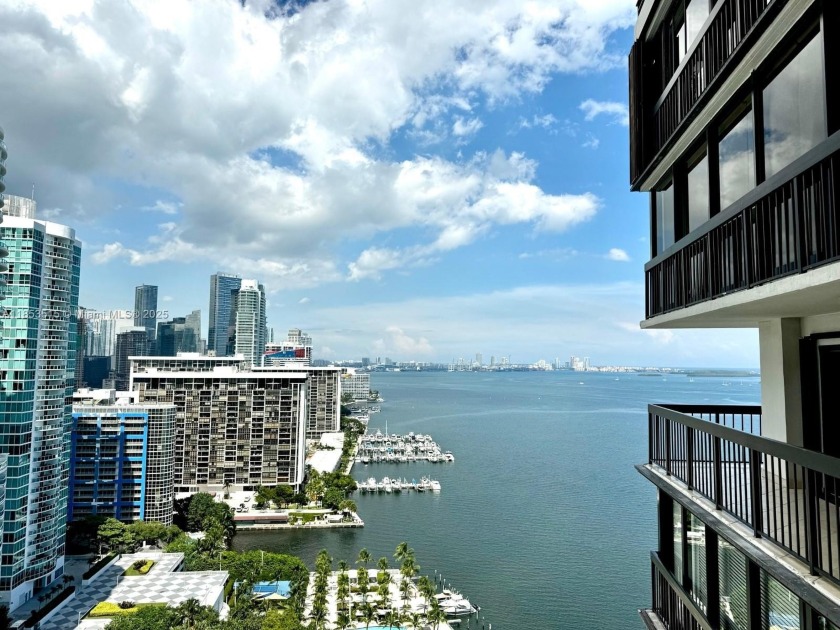 Brickell Bay Club 2 bed/2 bath unit with 1,100 liv. sq ft per - Beach Condo for sale in Miami, Florida on Beachhouse.com