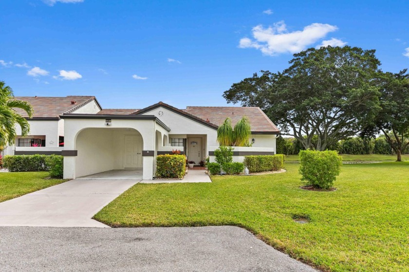 Welcome to this charming 2-bedroom, 2-bathroom villa with - Beach Home for sale in Boynton Beach, Florida on Beachhouse.com