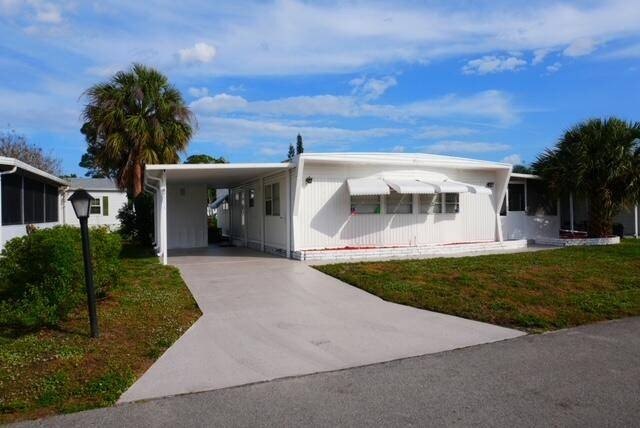 Welcome to this bright, cheerful home in the desirable 55+ - Beach Home for sale in Lantana, Florida on Beachhouse.com
