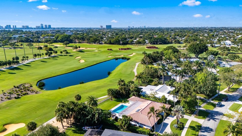 Unobstructed Views from this stunning 5 Bedroom plus Den home - Beach Home for sale in North Palm Beach, Florida on Beachhouse.com