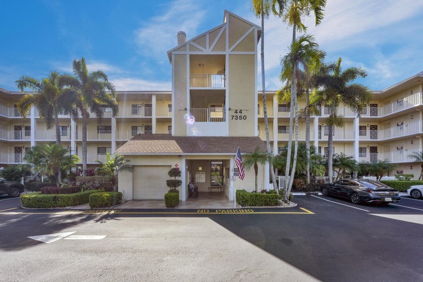 Welcome to this gorgeous penthouse condo in Huntington Lakes - Beach Condo for sale in Delray Beach, Florida on Beachhouse.com