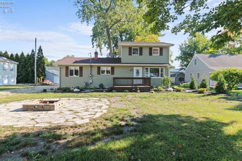 Welcome to this charming 2-story home featuring 3 bedrooms and 2 - Beach Home for sale in Port Clinton, Ohio on Beachhouse.com