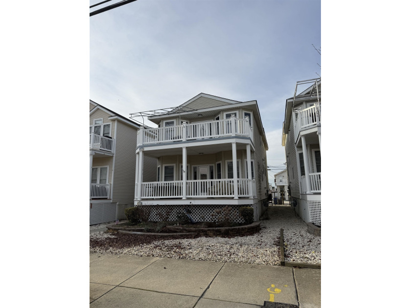 Beautifully appointed second-floor 3-bedroom, 2-bath duplex - Beach Condo for sale in Ocean City, New Jersey on Beachhouse.com