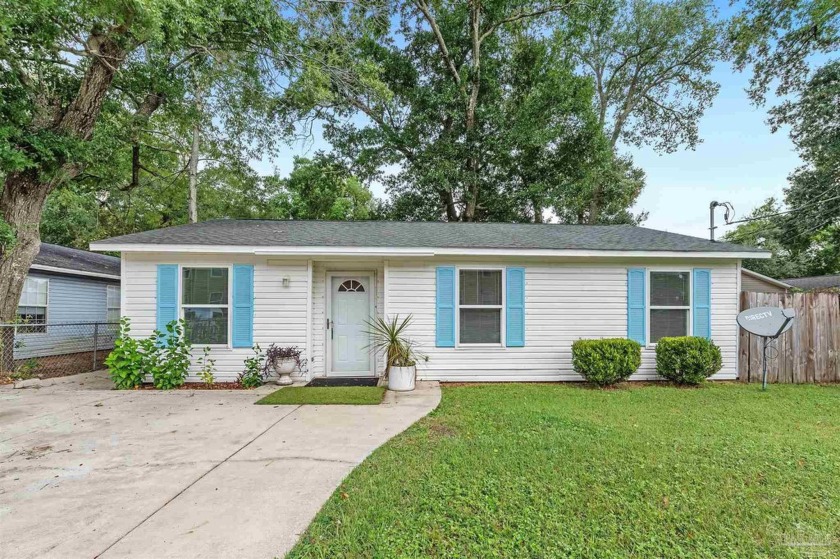 Charming home that perfectly combines comfort with potential - Beach Home for sale in Pensacola, Florida on Beachhouse.com