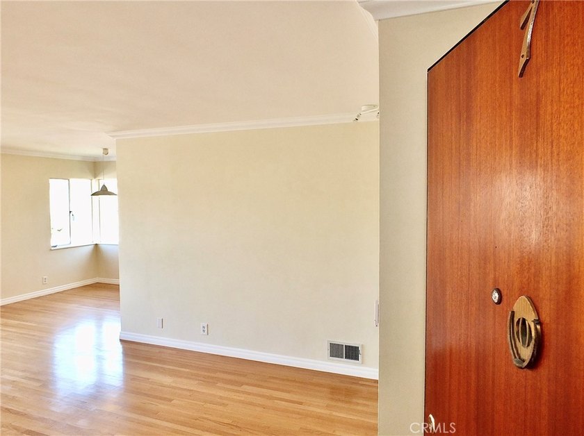 Drop the Mic!!  Razor Sharp Large Front Upper Corner Condo. One - Beach Condo for sale in Long Beach, California on Beachhouse.com