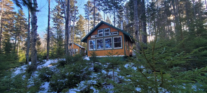 Looking for that perfect Maine getaway? Here it is. This move-in - Beach Home for sale in Steuben, Maine on Beachhouse.com