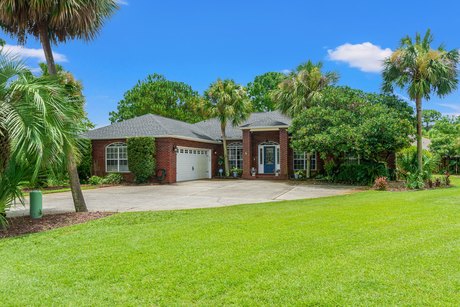 Step right up to this four-bedroom, three-bathroom gem nestled - Beach Home for sale in Destin, Florida on Beachhouse.com