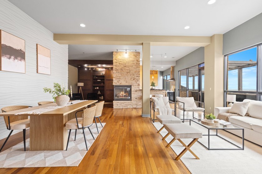 This rare penthouse unit boasts impressive lake and city views - Beach Condo for sale in Milwaukee, Wisconsin on Beachhouse.com