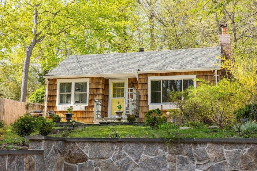 Totally charming in Village Cottage offers an open floor plan - Beach Home for sale in Stony Brook, New York on Beachhouse.com