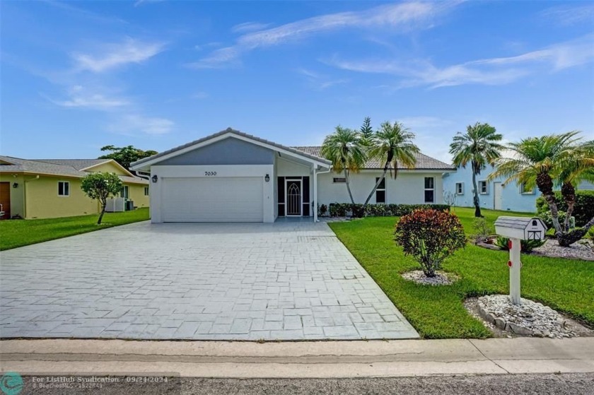 **CHECKOUT 3D VIDEO**Active 55+ comm. One of the most beautiful - Beach Home for sale in Tamarac, Florida on Beachhouse.com