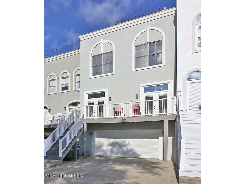 STUNNING newly remodeled townhome just steps from the beach! - Beach Townhome/Townhouse for sale in Gulfport, Mississippi on Beachhouse.com