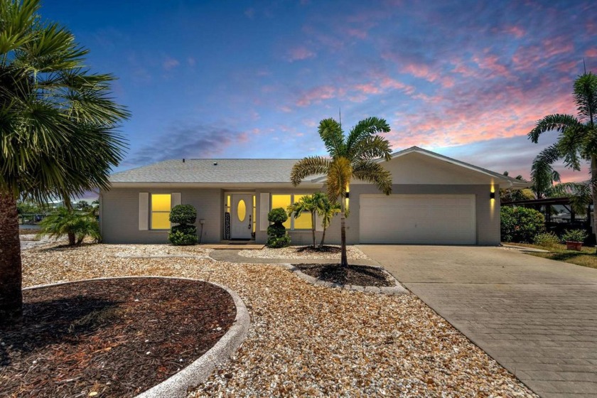 Welcome to 805 Leisey Circle-a beautifully updated waterfront - Beach Home for sale in Ruskin, Florida on Beachhouse.com