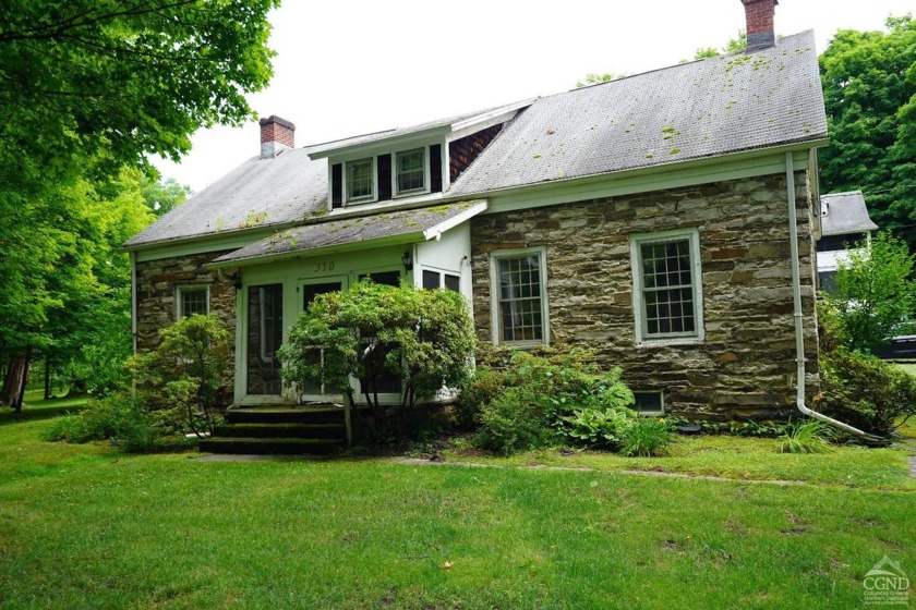 Spectacular WATERFRONT Historic 1804 John Snyder home. Stunning - Beach Home for sale in Saugerties, New York on Beachhouse.com