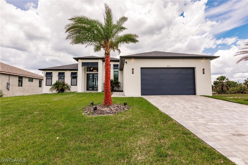 Stunning Northwest Cape Coral residence boasting direct sailboat - Beach Home for sale in Cape Coral, Florida on Beachhouse.com