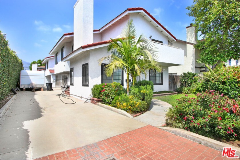25 Alice St is a duplex that is currently configured as 4 - Beach Home for sale in Arcadia, California on Beachhouse.com