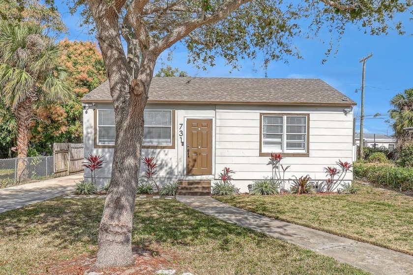 This freshly painted home offers a modern look with a new roof - Beach Home for sale in West Palm Beach, Florida on Beachhouse.com